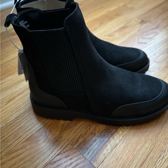 Old Navy Other - Old navy Girls/women black boots - new with tag- size 5
